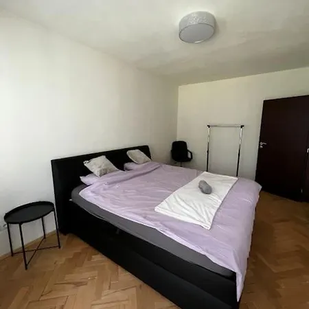 Priestranny Utulny Byt V Ruzinove Bratislava
